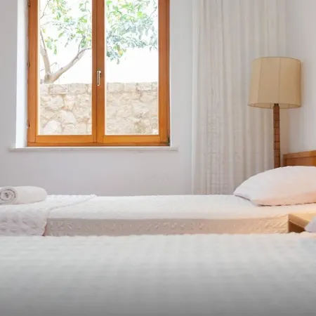 And Marijo ドゥブロブニク